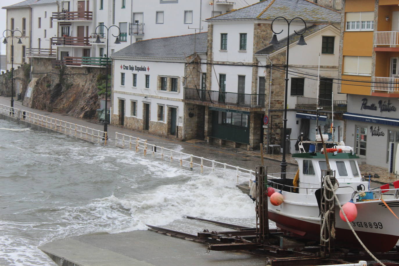 Fotos: Las imágenes que deja el fuerte oleaje en Asturias