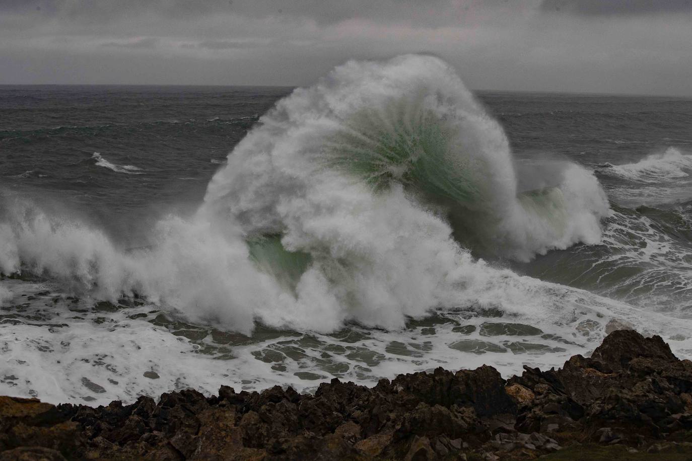 Fotos: Las imágenes que deja el fuerte oleaje en Asturias