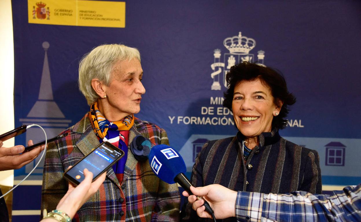 La consejera Carmen Suárez, con la ministra de Educación, Isabel Celaá.