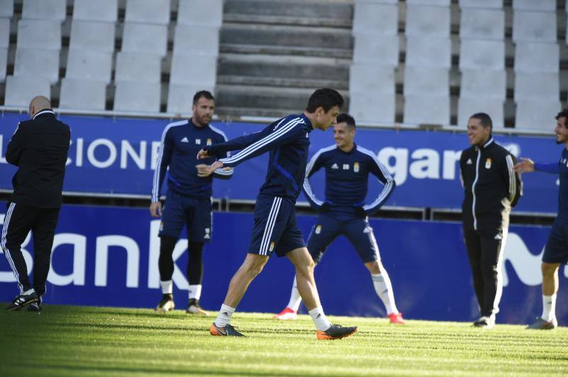 Los jugadores del Real Oviedo han preparado este jueves el encuentro del próximo sábado ante el Alcorcón en el estadio Carlos Tartiere. 