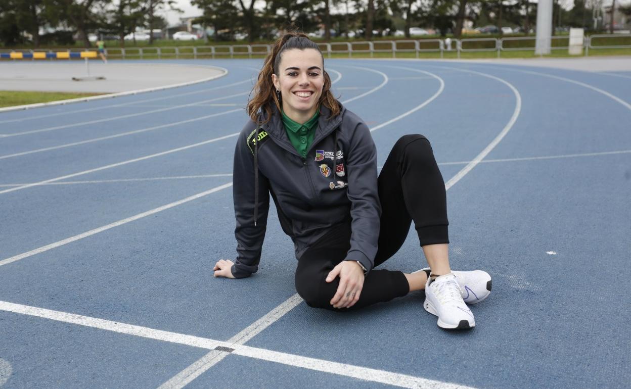 Bárbara Camblor, en la pista de Las Mestas. 
