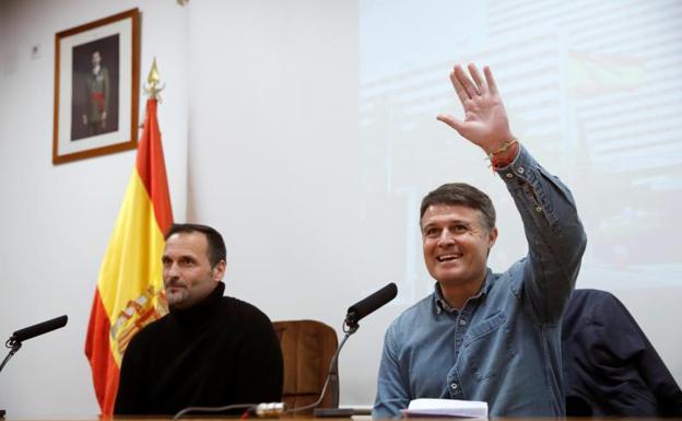 Dos de los pacientes comparecen tras recibir el alta.