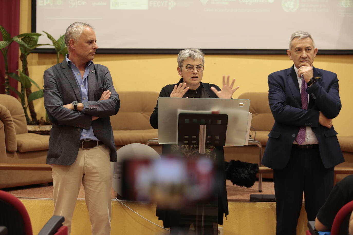 La alcaldesa de Gijón, Ana González, ha acudido a la inauguración de las Jornadas por el Día Internacional de la Mujer y la Niña en la Ciencia, que se celebran en la Escuela Politécnica de Ingenieros. 