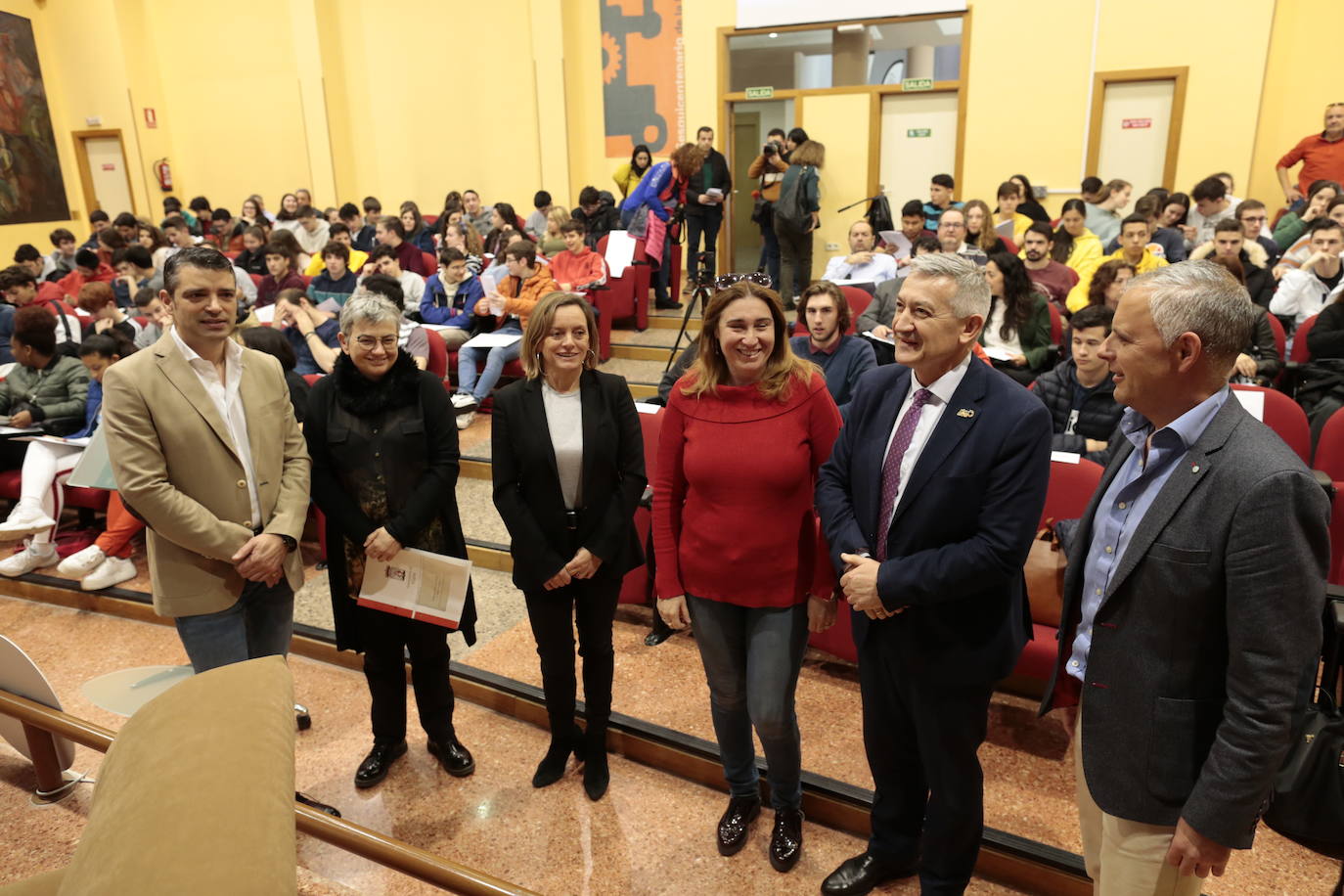 La alcaldesa de Gijón, Ana González, ha acudido a la inauguración de las Jornadas por el Día Internacional de la Mujer y la Niña en la Ciencia, que se celebran en la Escuela Politécnica de Ingenieros. 