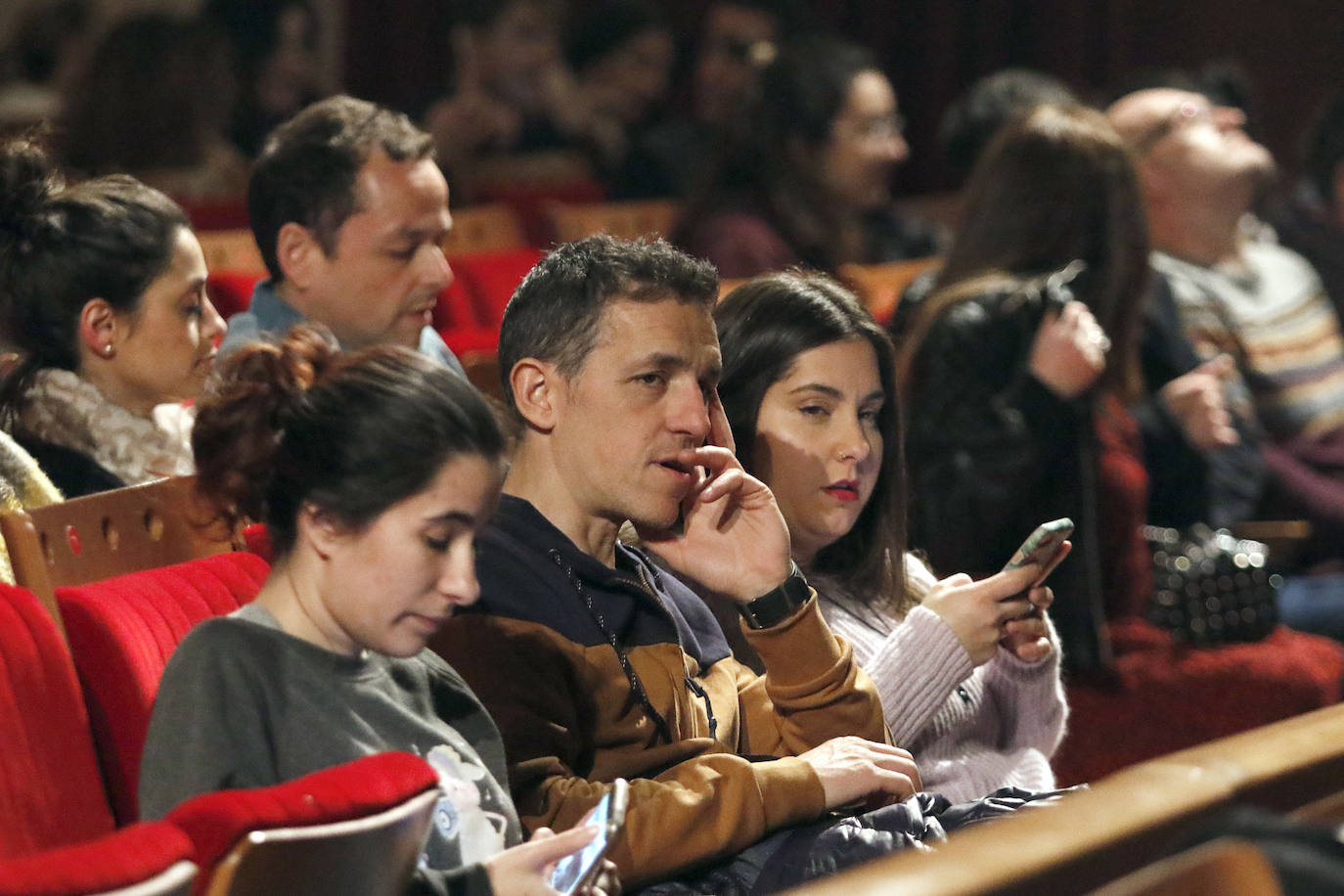 El Teatro de La Laboral acogió este viernes la actuación de Zahara.