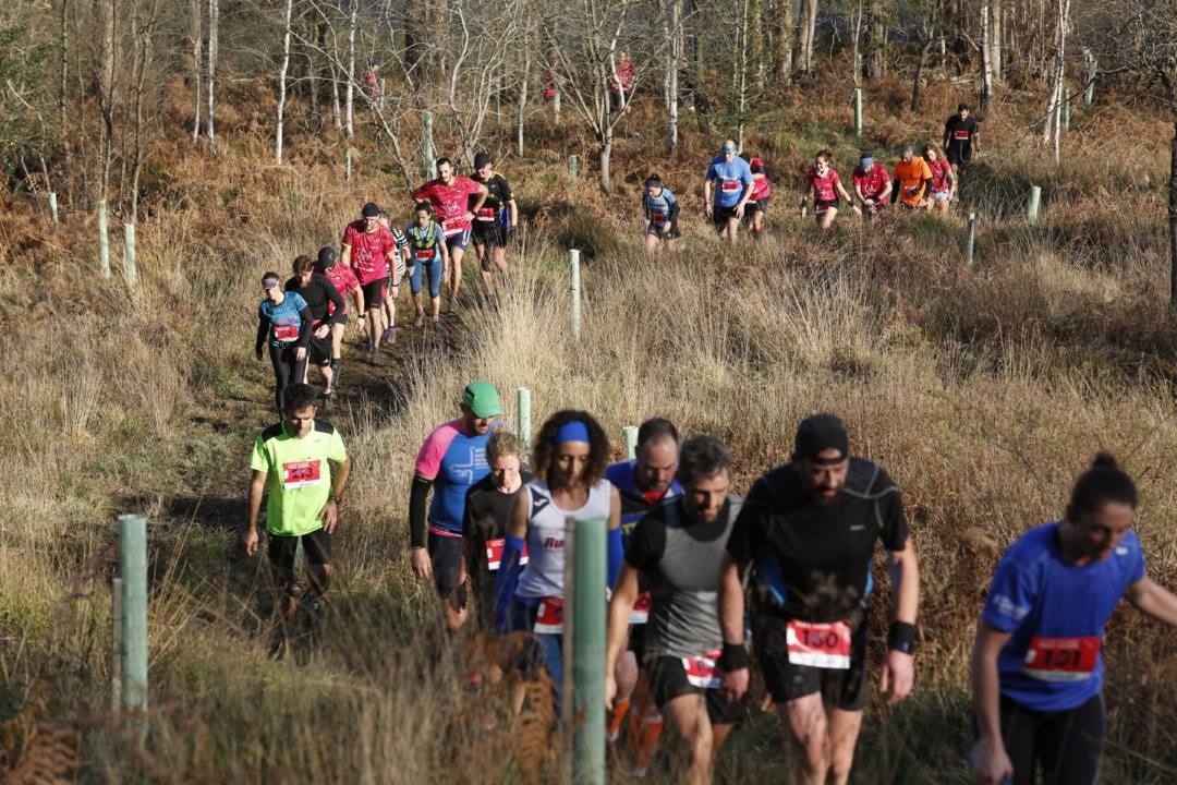 El IV Trail Gijón comienza con la prueba corta en el Camping Municipal de Deva