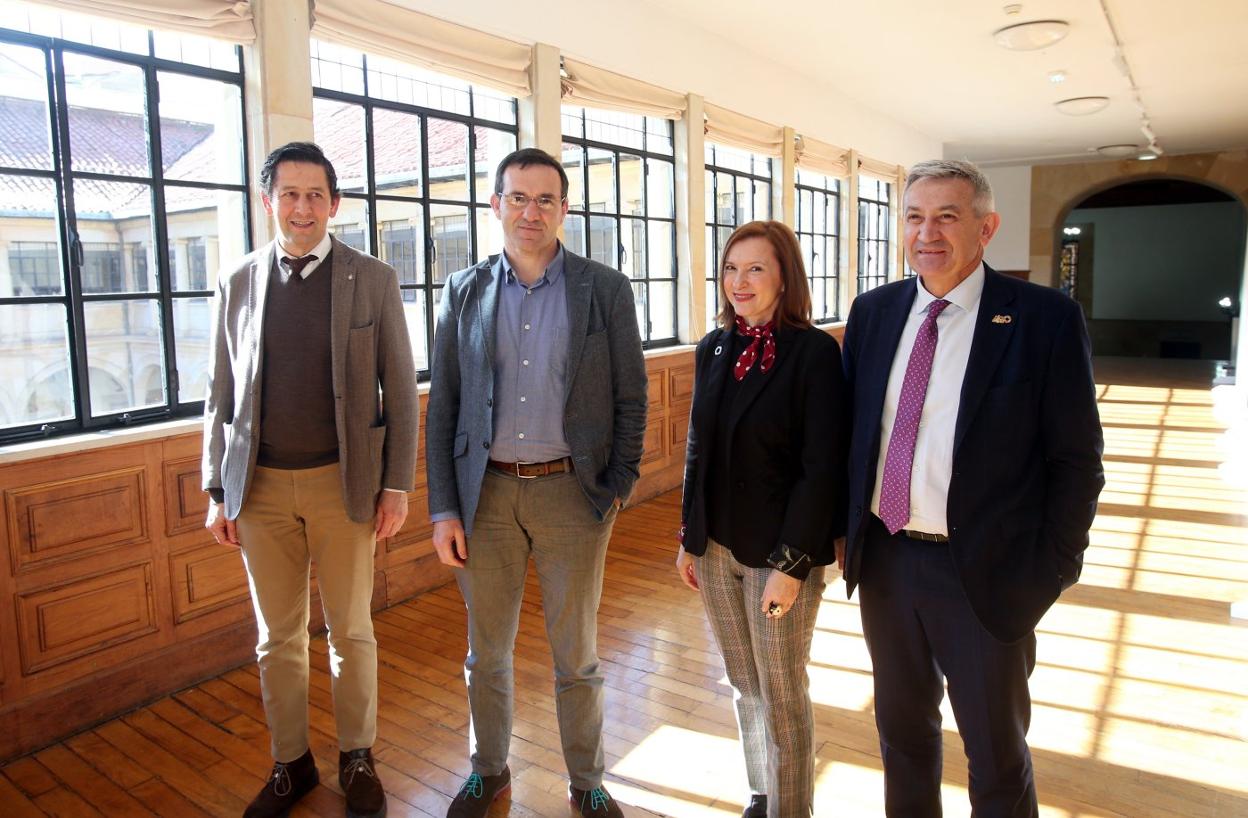 Enrique Covián, Javier Cuesta, Eugenia Serrano y Santiago García Granda, en el Edificio Histórico. 