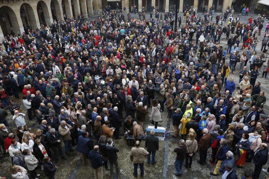 Cientos de personas participaron en la concentración a favor de su declaración como Patrimonio Mundial