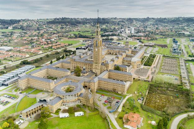 La alcaldesa rectifica ante el clamor social para que la Laboral sea Patrimonio Mundial