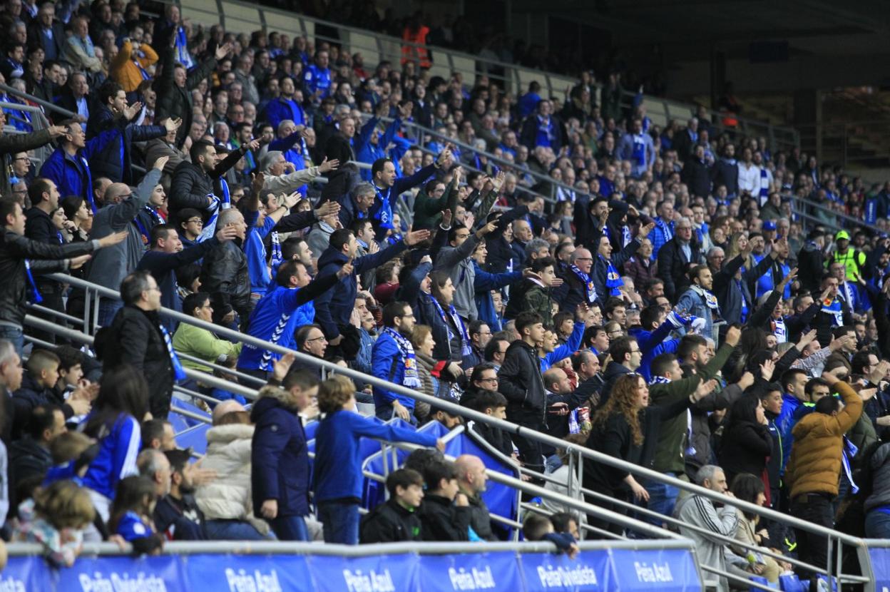 La afición siguió con pasión el choque ante el Alcorcón. 