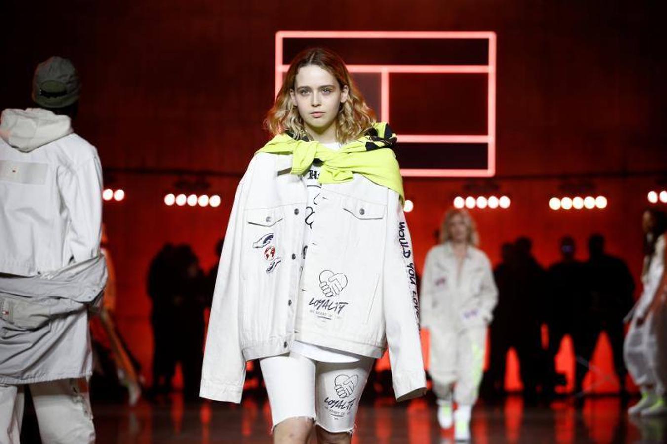 Fotos: Diversidad y moda sostenible en el desfile de Tommy Hilfiger