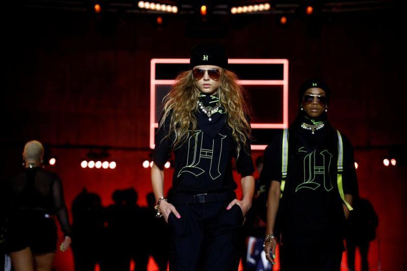 Fotos: Diversidad y moda sostenible en el desfile de Tommy Hilfiger