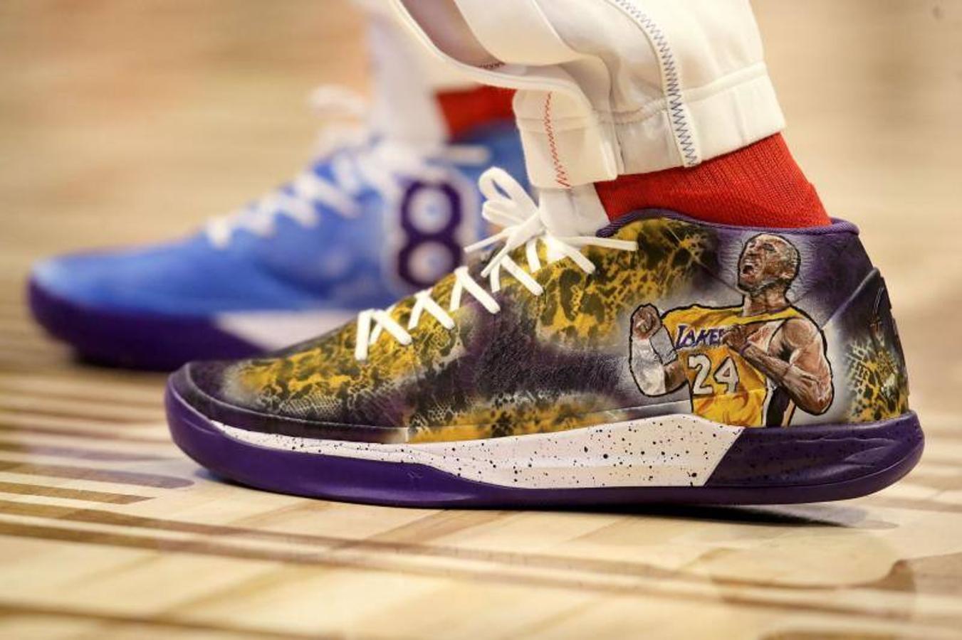 Esta edición de la NBA All-Star nos ha dejado algunas de las zapatillas deportivas más espectaculares de la temporada. Estampados, mezcla de colores llamativos, colores neón, diseños clásicos, dorados y muchos homenajes a Kobe Bryant y su hija Gianna. Repasamos algunos de los mejores diseños vistos este pasado fin de semana durante uno de los mejores eventos deportivos del año.