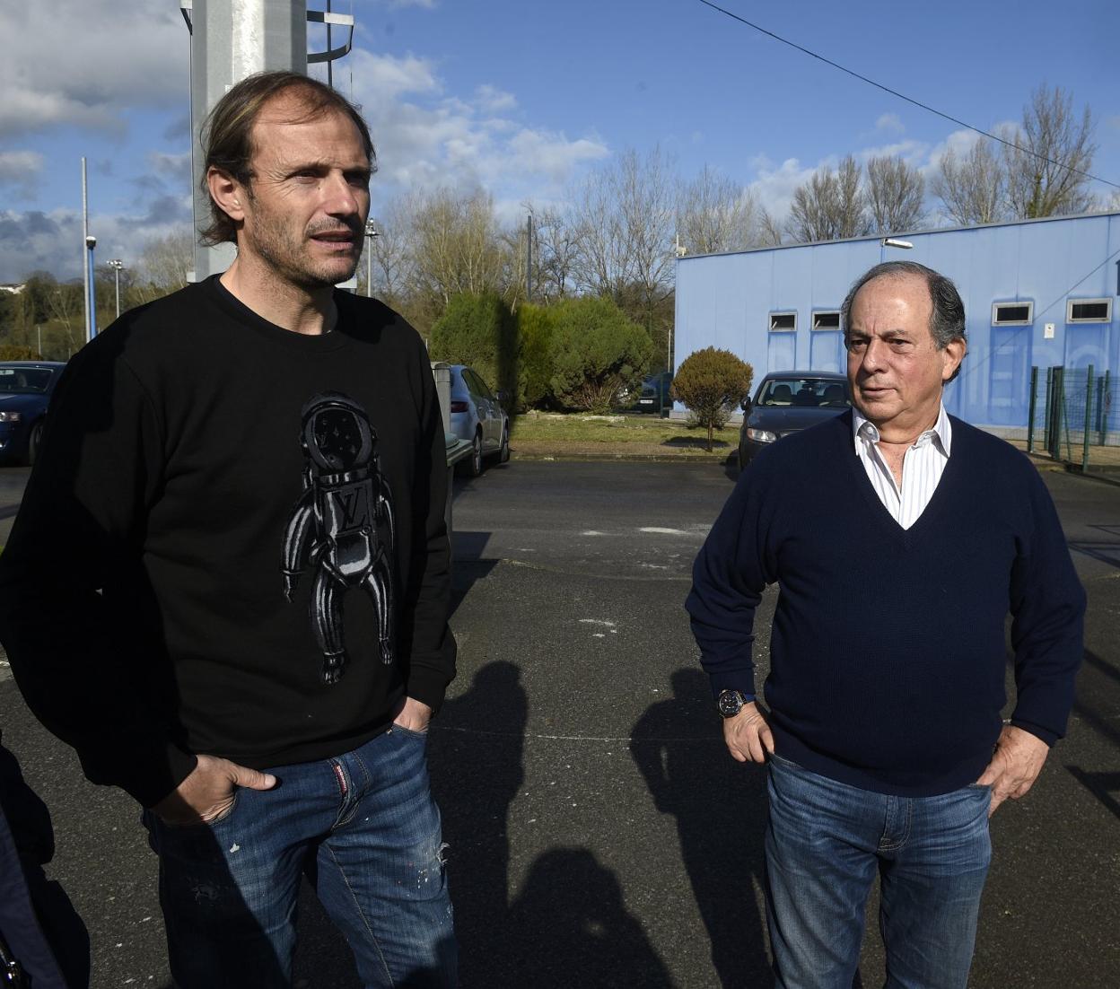 Arnau y Federico González atienden a los medios durante su visita a El Requexón.