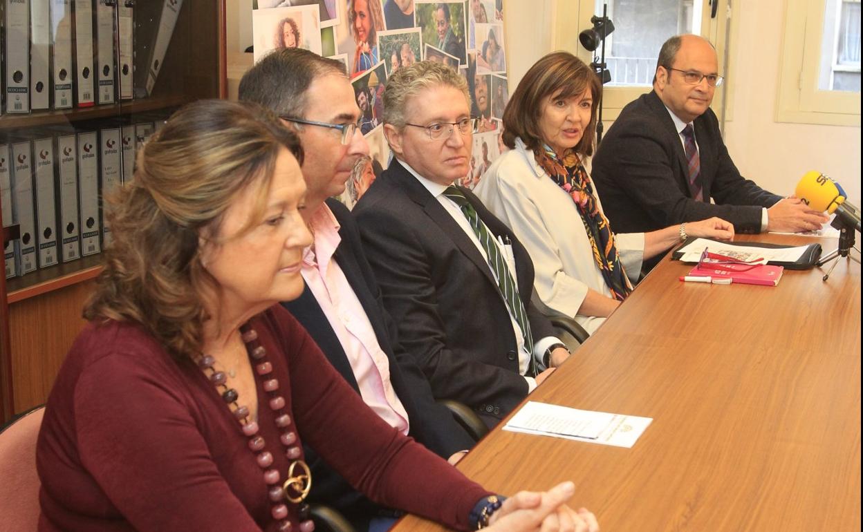 La asociación contra el cáncer pide que en su congreso se hable «con ...