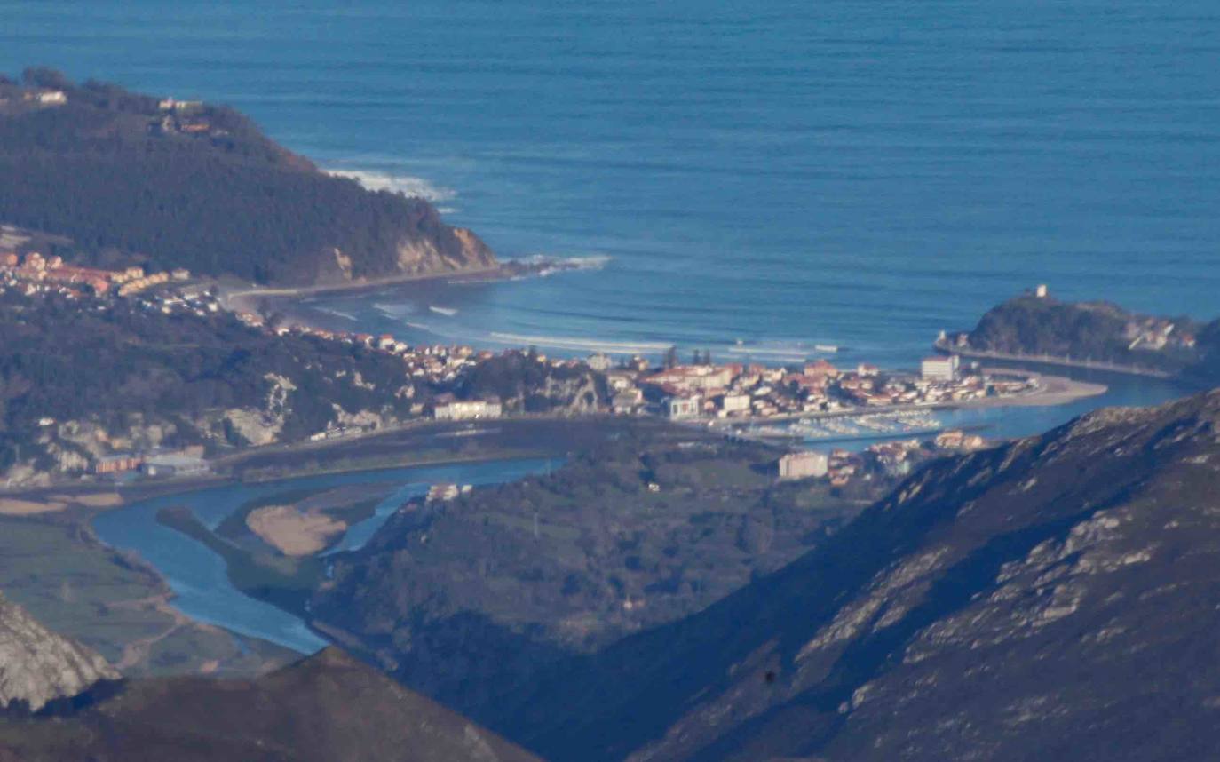 La travesía en globo sobre los Picos de Europa dejó este miércoles unas imágenes espectaculares. Una decena de participantes, procedentes de distintos puntos de España, participaron en esta prueba que se volvía a celebrar después de treinta años.