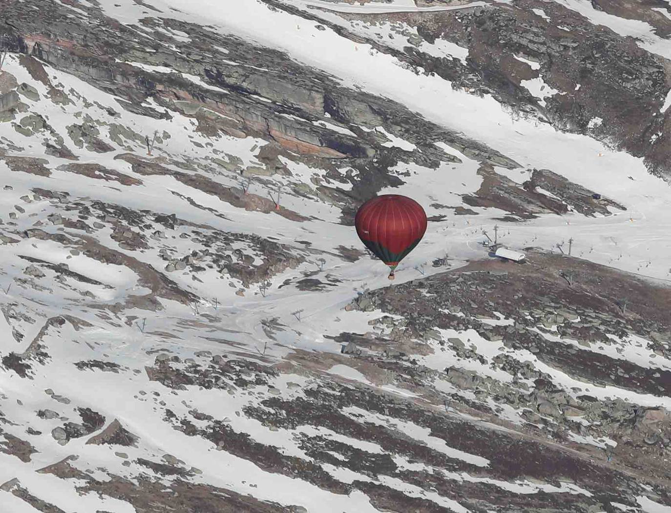 La travesía en globo sobre los Picos de Europa dejó este miércoles unas imágenes espectaculares. Una decena de participantes, procedentes de distintos puntos de España, participaron en esta prueba que se volvía a celebrar después de treinta años.