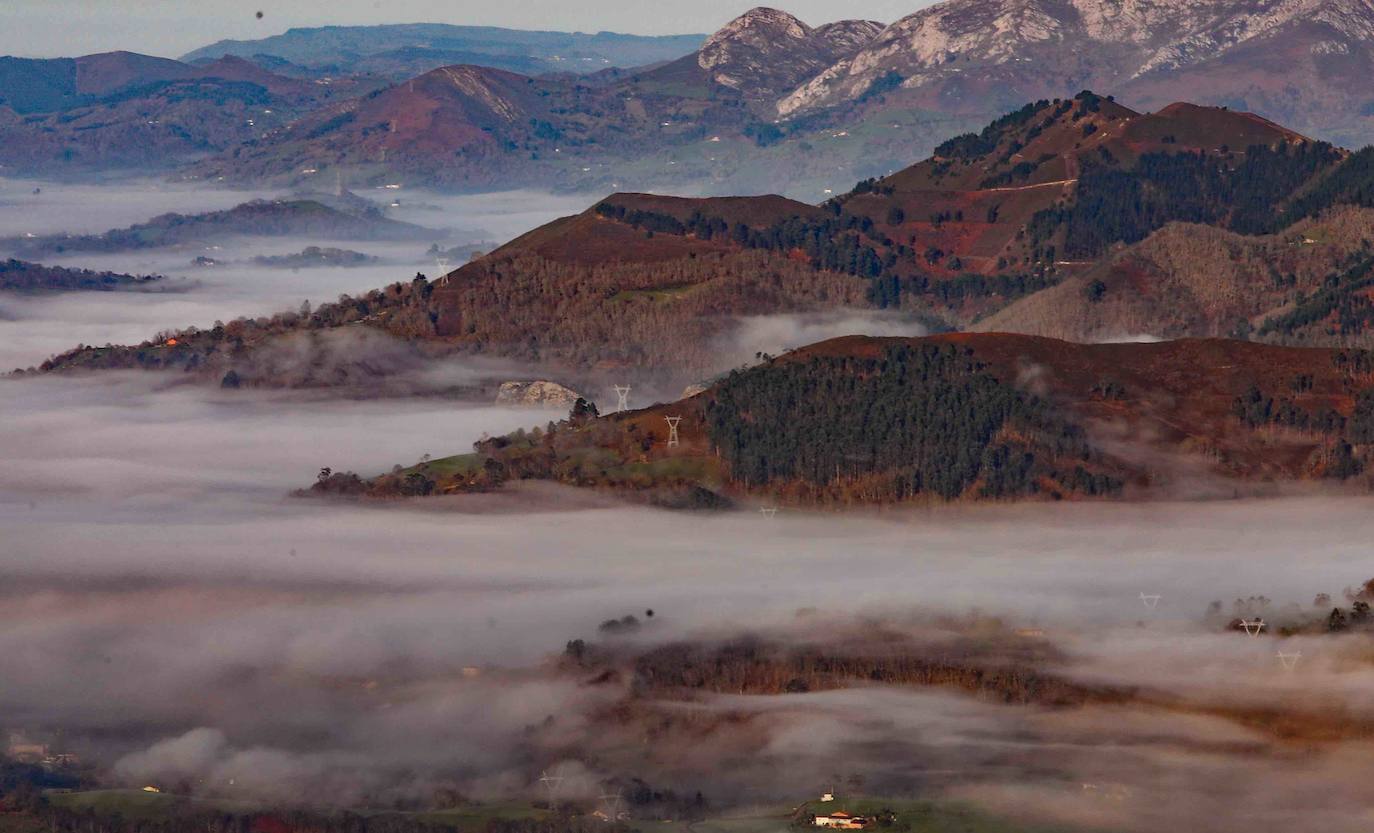 La 'Travesía en globo Picos de Europa 2020' dejó imágenes espectaculares. Tomaron parte una decena de participantes, procedentes de distintos puntos de España.