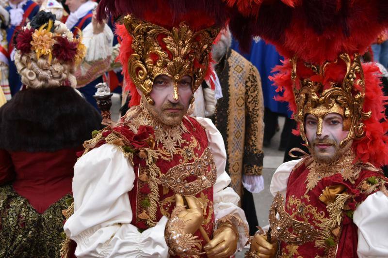La ciudad italiana de Venecia celebra uno de los carnavales más prestigiosos de Europa. El 'Vuelo del ángel' da el pistoletazo de salida a varios días de fiesta.