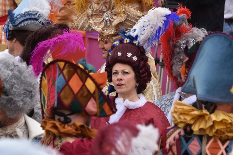 La ciudad italiana de Venecia celebra uno de los carnavales más prestigiosos de Europa. El 'Vuelo del ángel' da el pistoletazo de salida a varios días de fiesta.