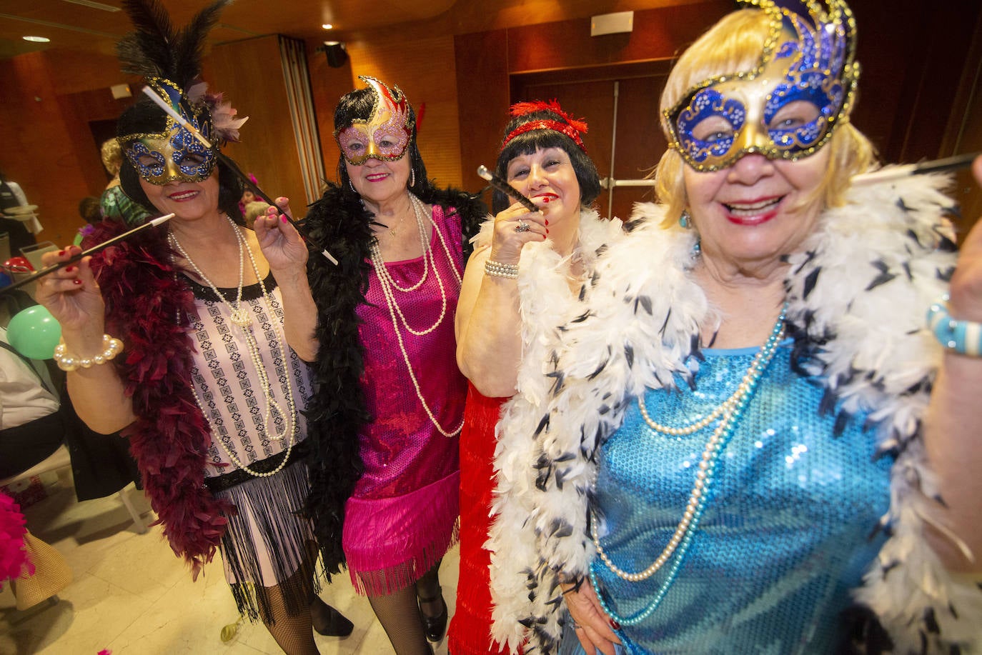 Las comadres prenden el antroxu en Avilés