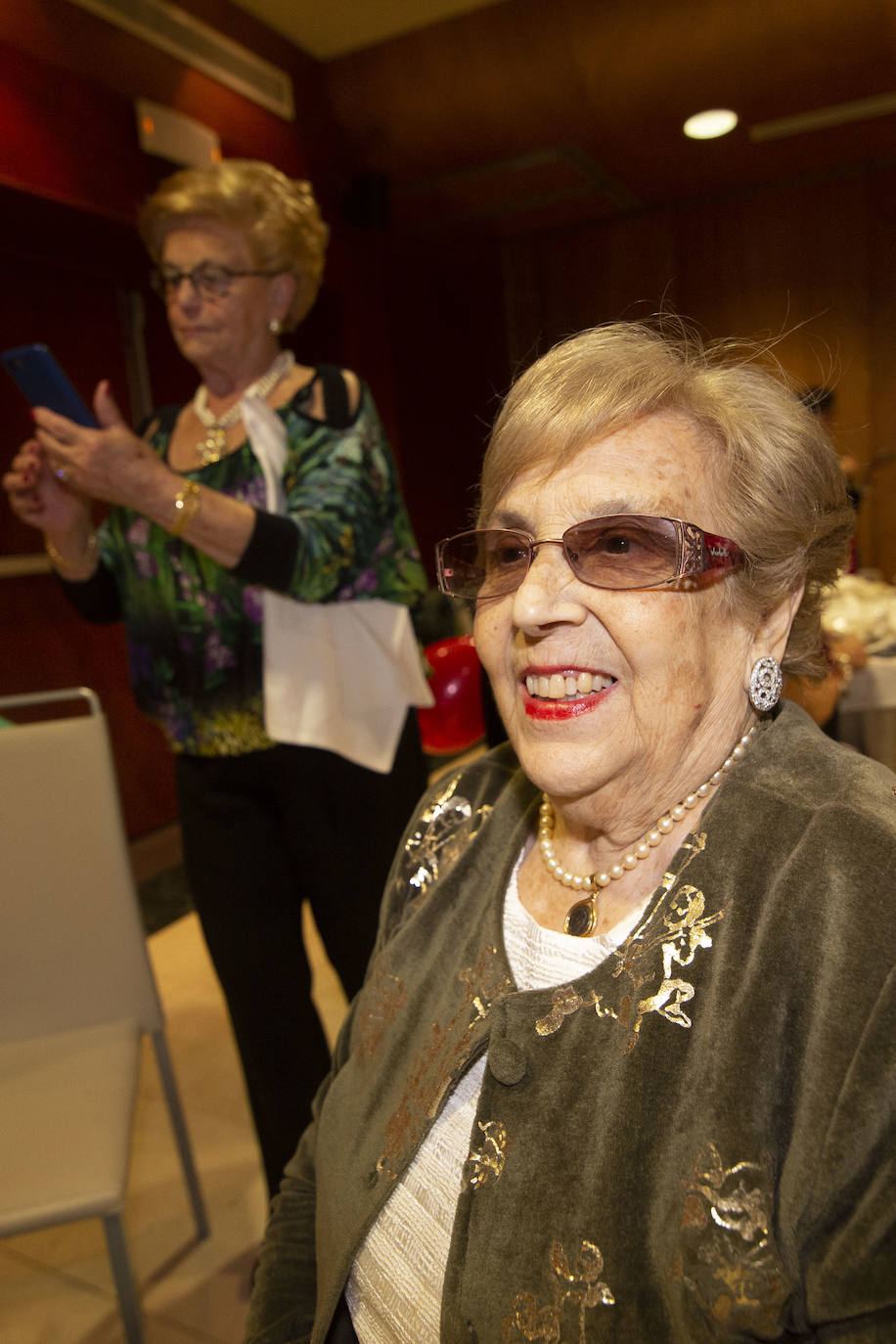 Las comadres prenden el antroxu en Avilés