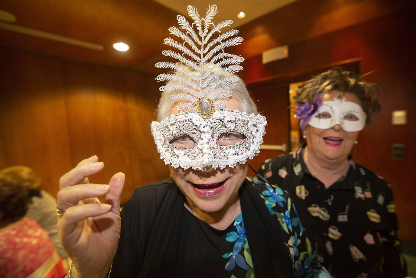 Las comadres prenden el antroxu en Avilés