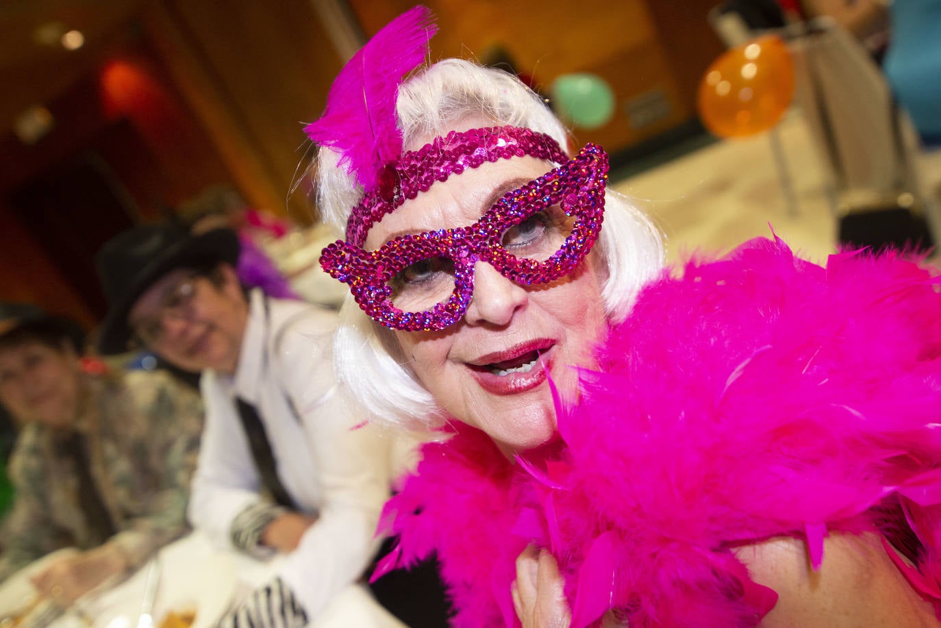 Las comadres prenden el antroxu en Avilés