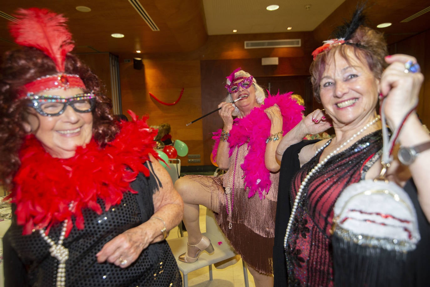 Las comadres prenden el antroxu en Avilés