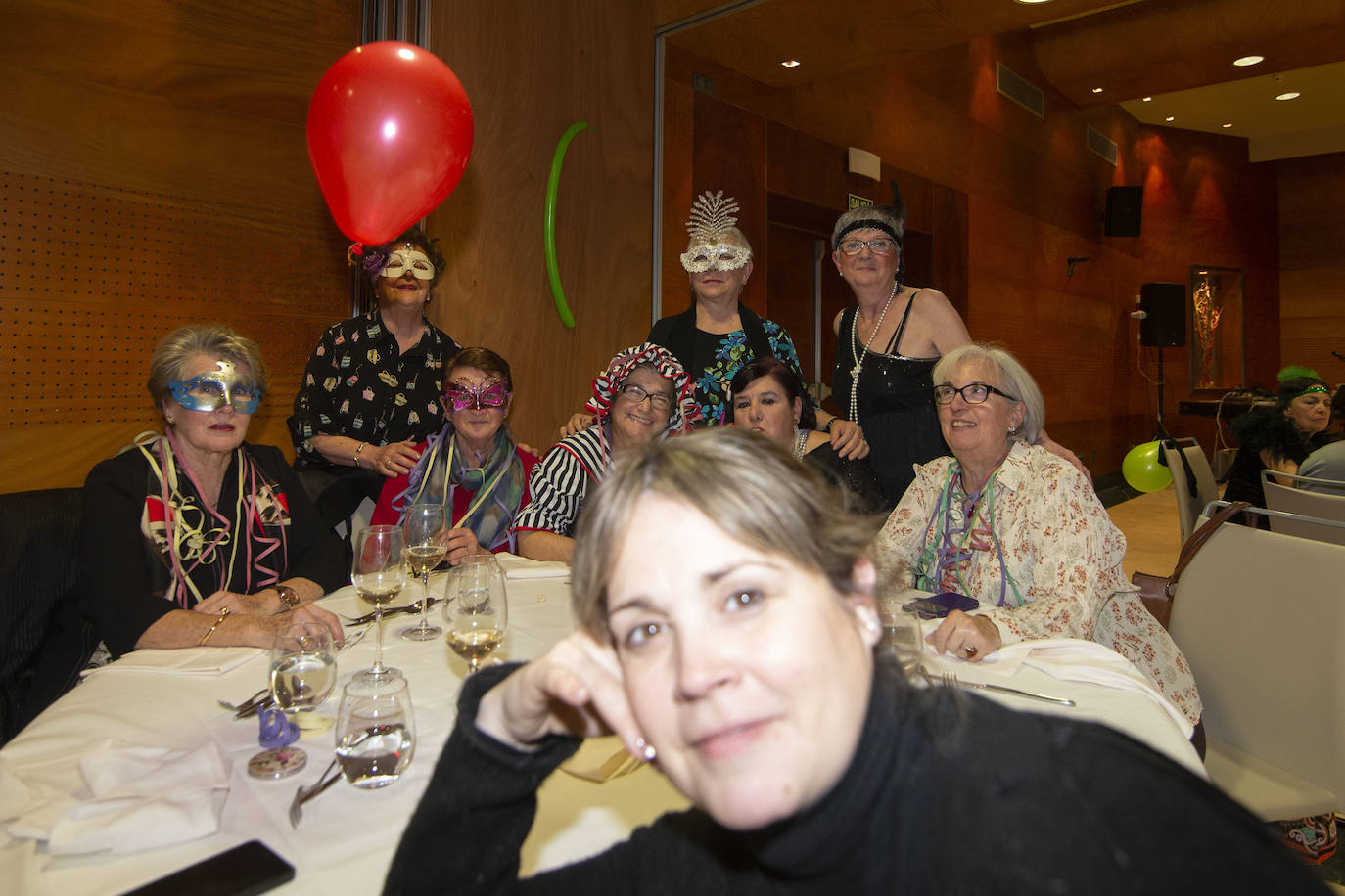 Las comadres prenden el antroxu en Avilés