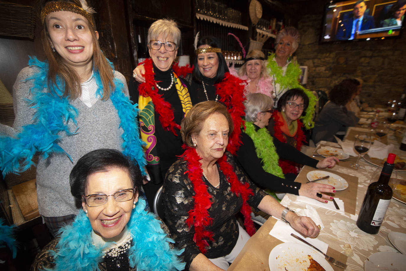 Las comadres prenden el antroxu en Avilés