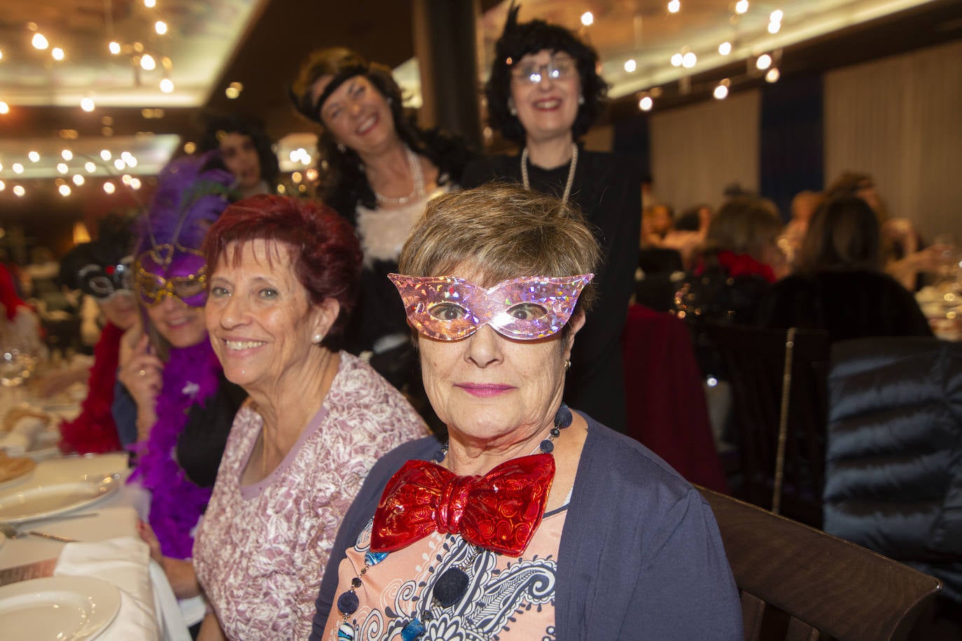 Las comadres prenden el antroxu en Avilés