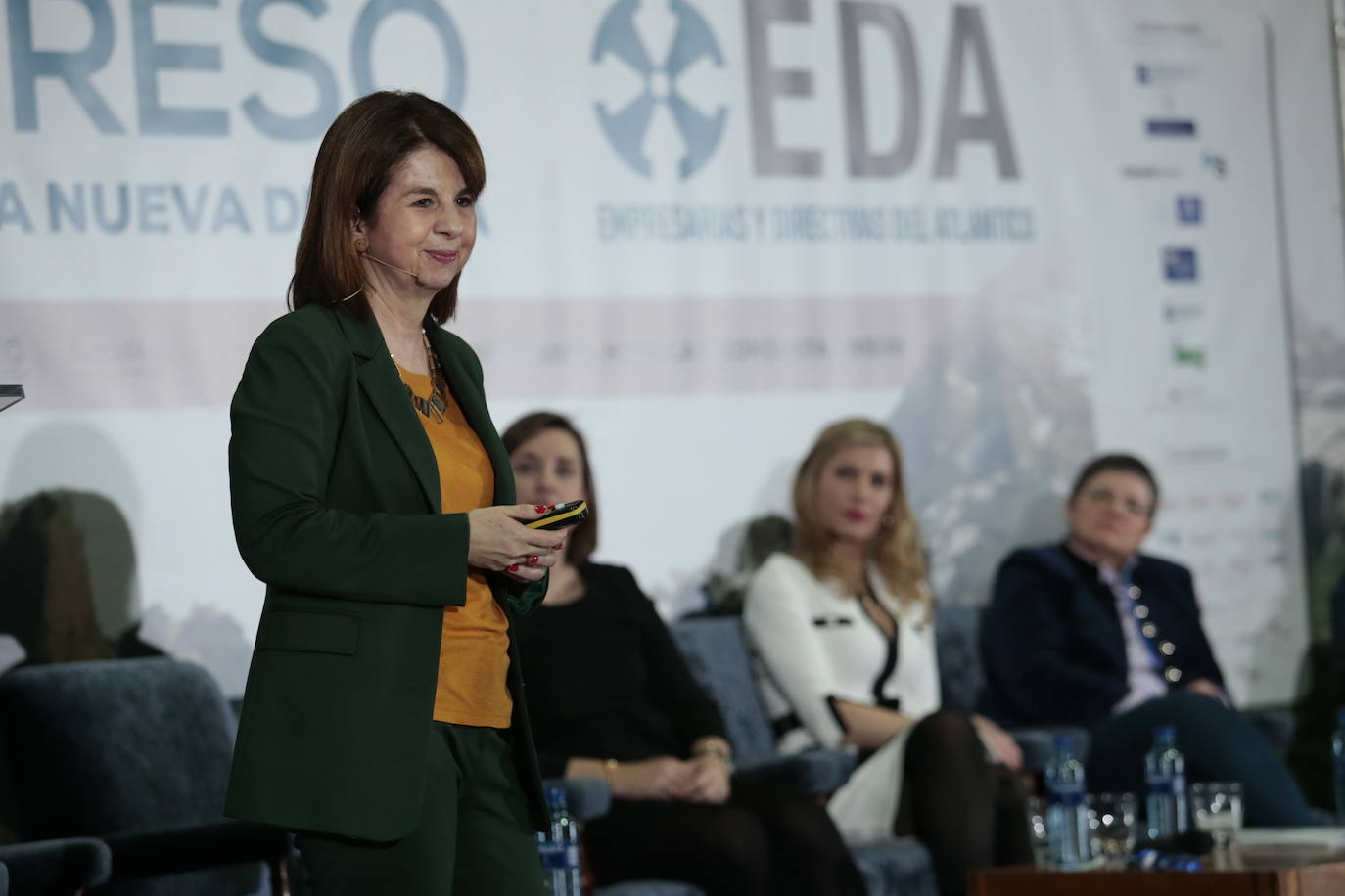  La capital del Principado ha acogido este viernes el Congreso de Empresarias y Directivas del Atlántico. En la inauguración han participado la vicepresidenta segunda del Congreso de los Diputados, Ana Pastor, y la presidenta de Adif, Isabel Pardo de Vera.