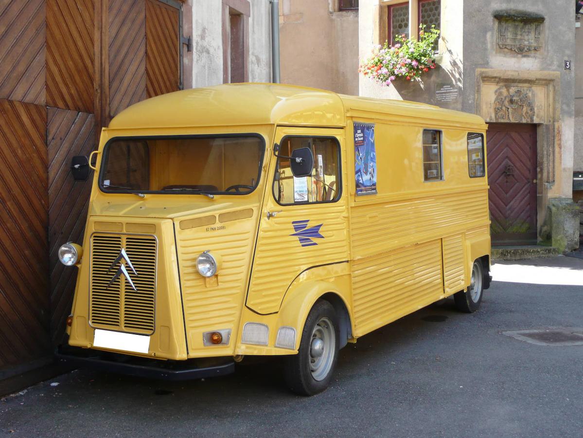 El Citroën H1​ fue un vehículo comercial ligero producido por el fabricante de automóviles francés Citroën entre 1947 y 1981. Los paneles corrugados de la carrocería estaban inspirados en los de la empresa alemana de aeronaves Junkers desde la Primera Guerra Mundial hasta la década de 1930.