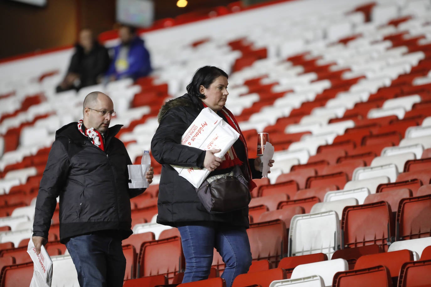 Fotos: ¿Estuviste en el Sporting - Cádiz? ¡Búscate!