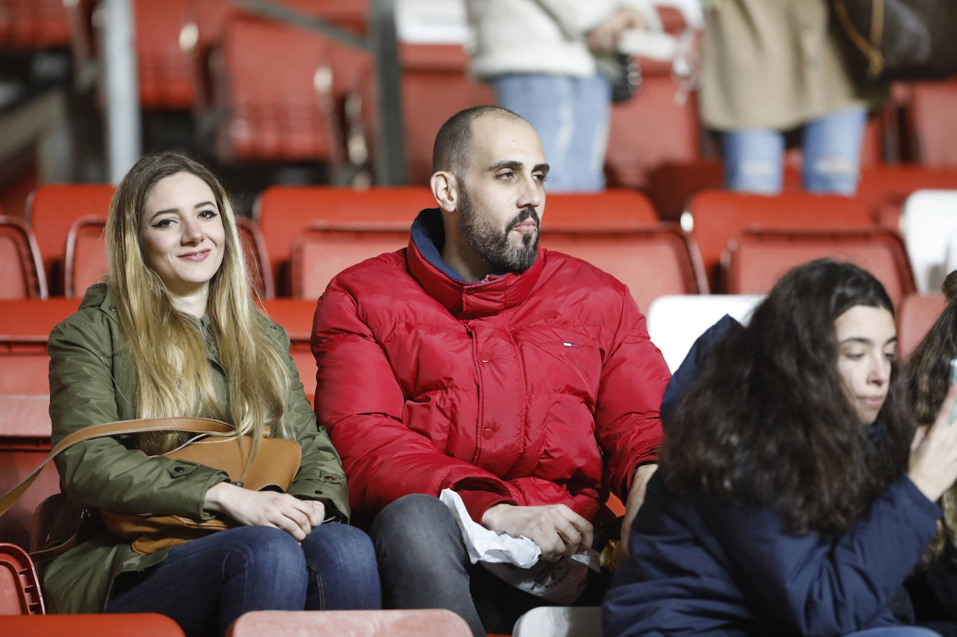 Fotos: ¿Estuviste en el Sporting - Cádiz? ¡Búscate!