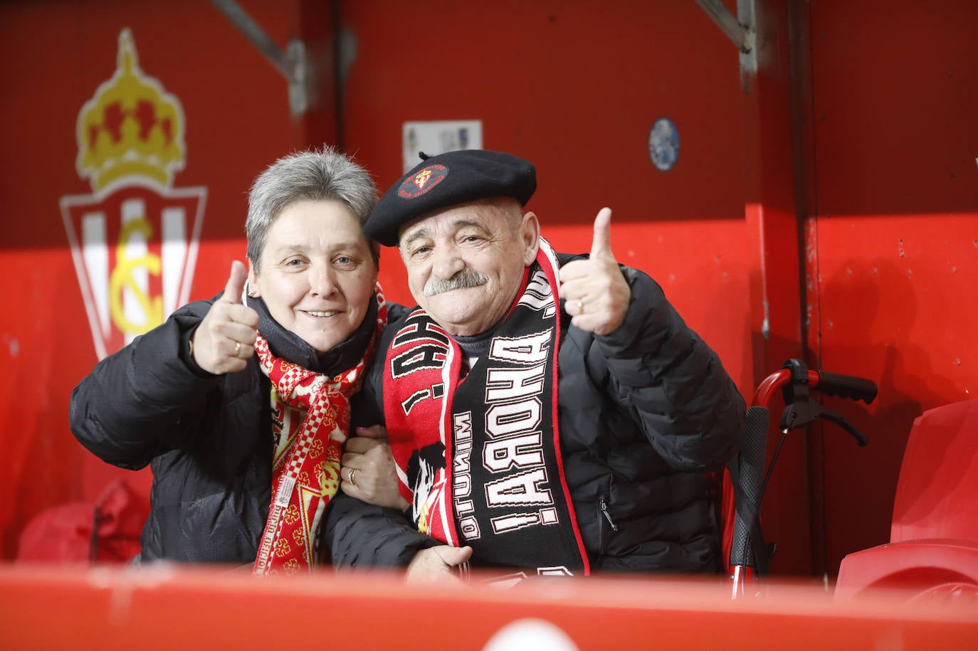 Fotos: ¿Estuviste en el Sporting - Cádiz? ¡Búscate!