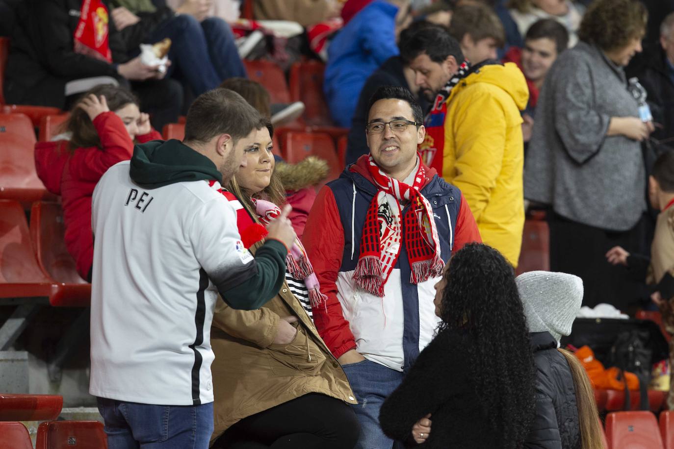 Fotos: ¿Estuviste en el Sporting - Cádiz? ¡Búscate!