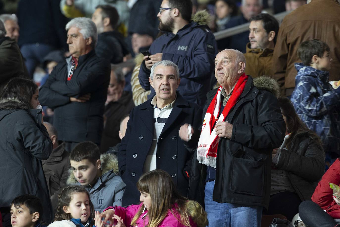 Fotos: ¿Estuviste en el Sporting - Cádiz? ¡Búscate!