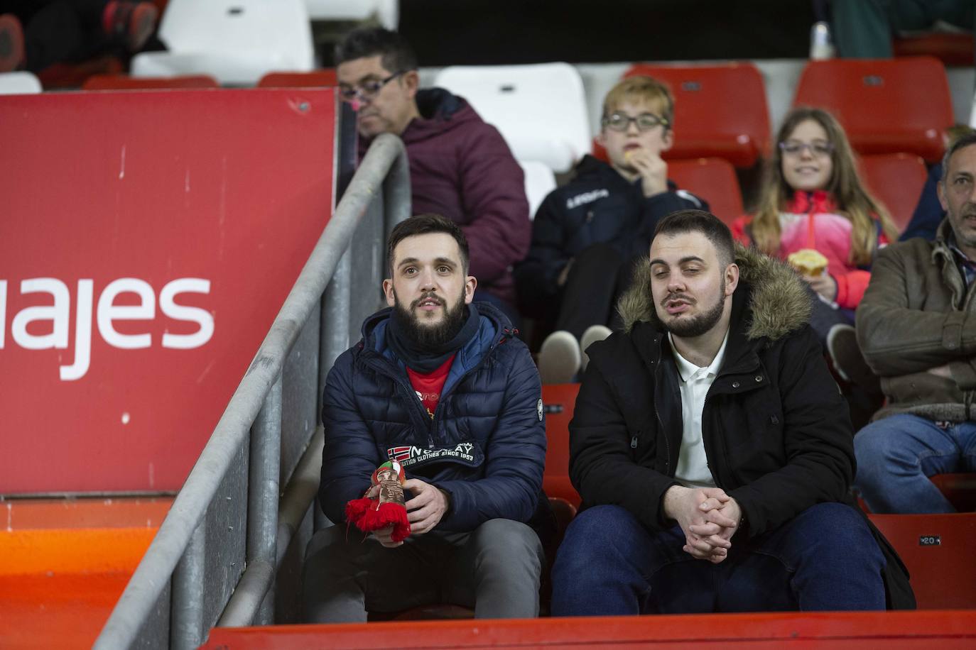 Fotos: ¿Estuviste en el Sporting - Cádiz? ¡Búscate!