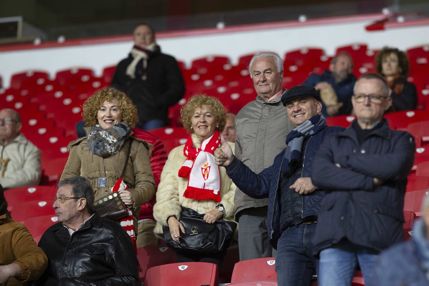 Fotos: ¿Estuviste en el Sporting - Cádiz? ¡Búscate!