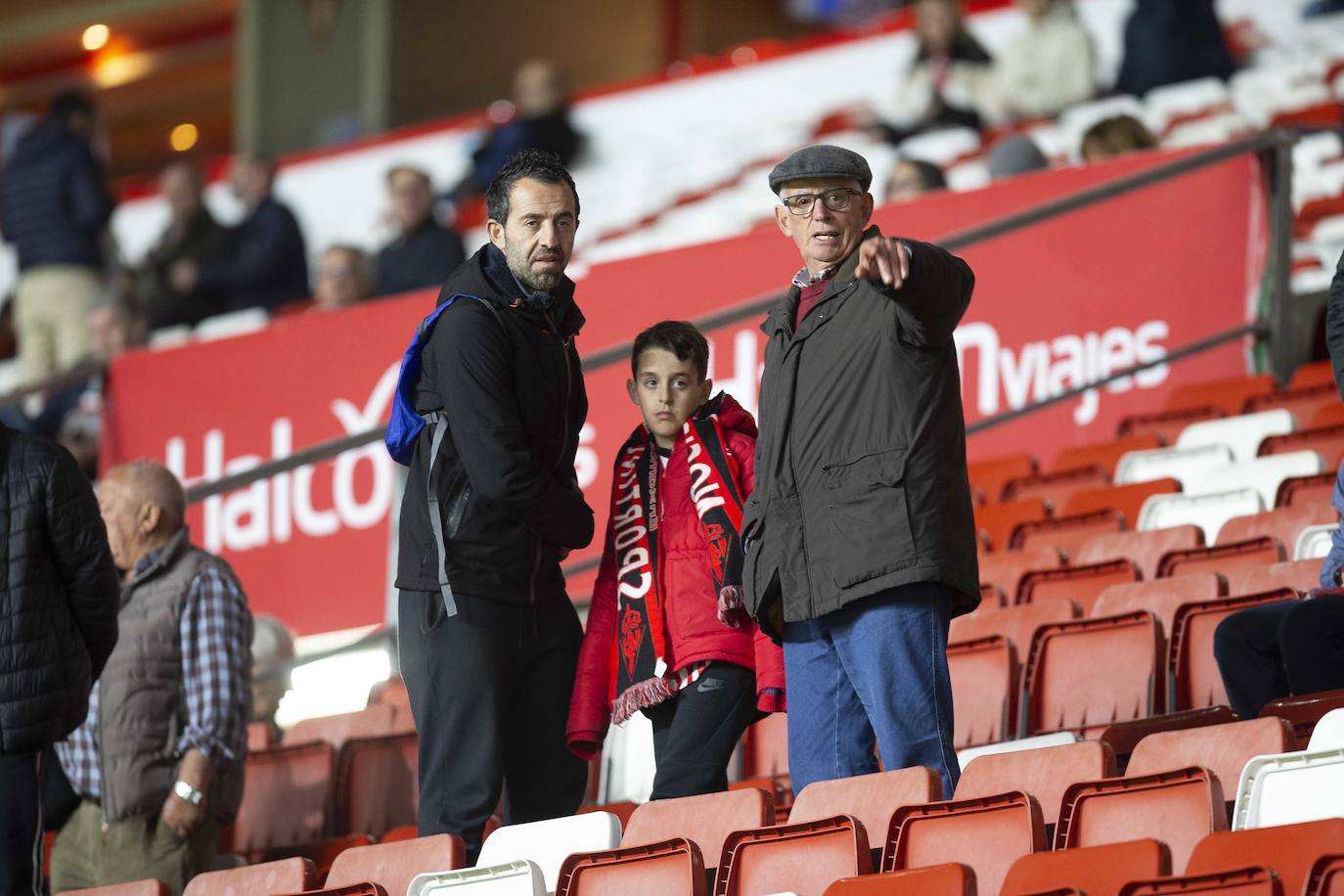 Fotos: ¿Estuviste en el Sporting - Cádiz? ¡Búscate!