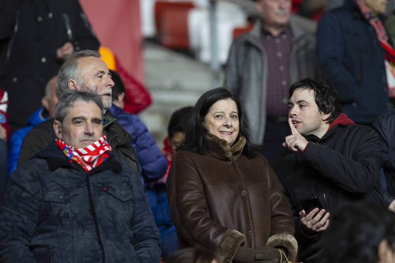 Fotos: ¿Estuviste en el Sporting - Cádiz? ¡Búscate!