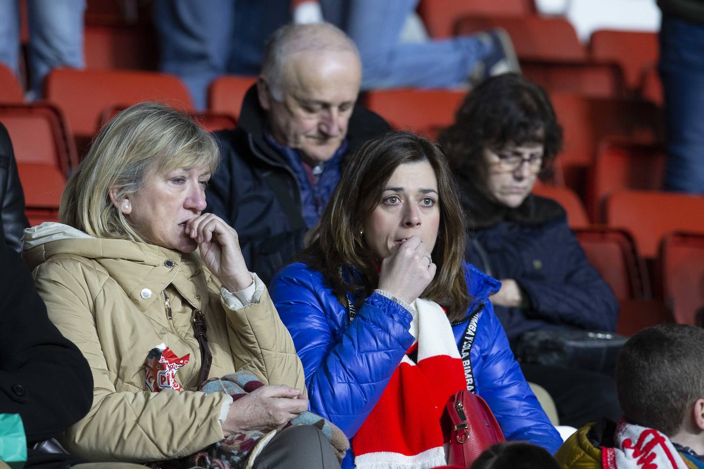 Fotos: ¿Estuviste en el Sporting - Cádiz? ¡Búscate!