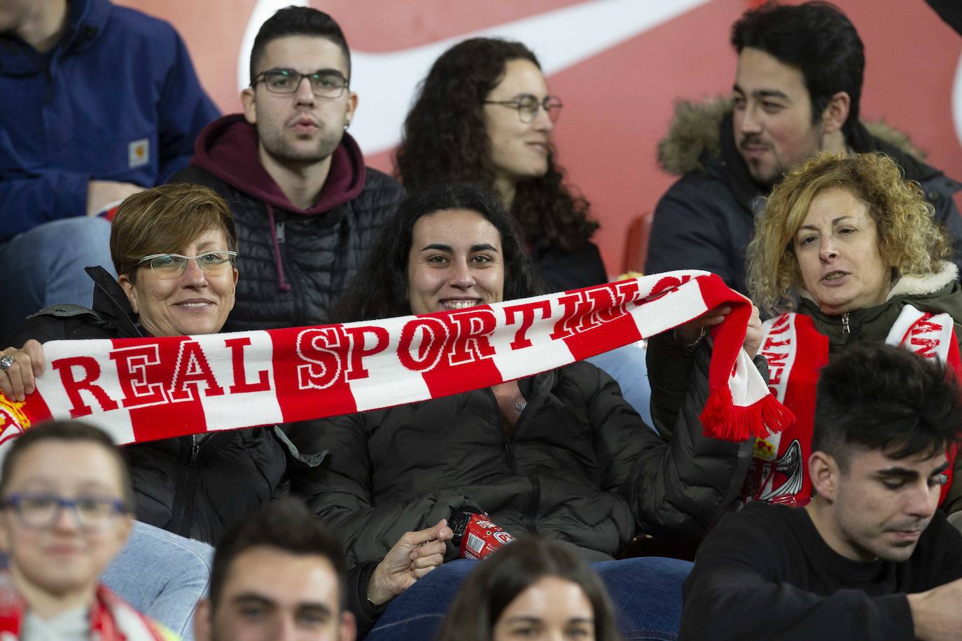 Fotos: ¿Estuviste en el Sporting - Cádiz? ¡Búscate!