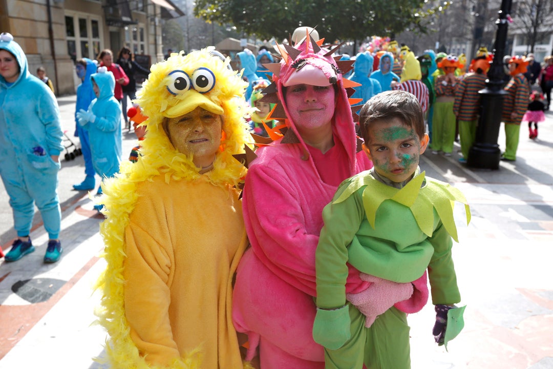 Las familias protagonistas en las calles y en el Jovellanos, donde los más pequeños fueron los reyes en el desfile infantil del carnaval gijonés.