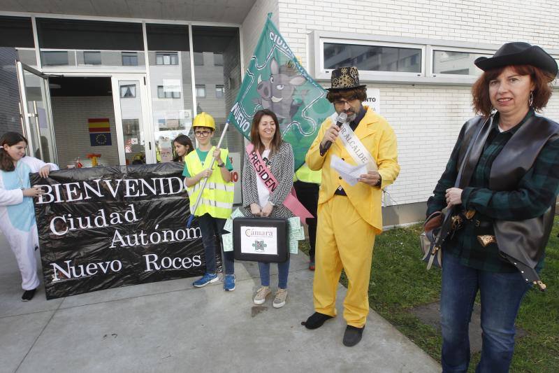 El barrio gijonés inicia el carnaval con una denuncia por la falta de servicios.