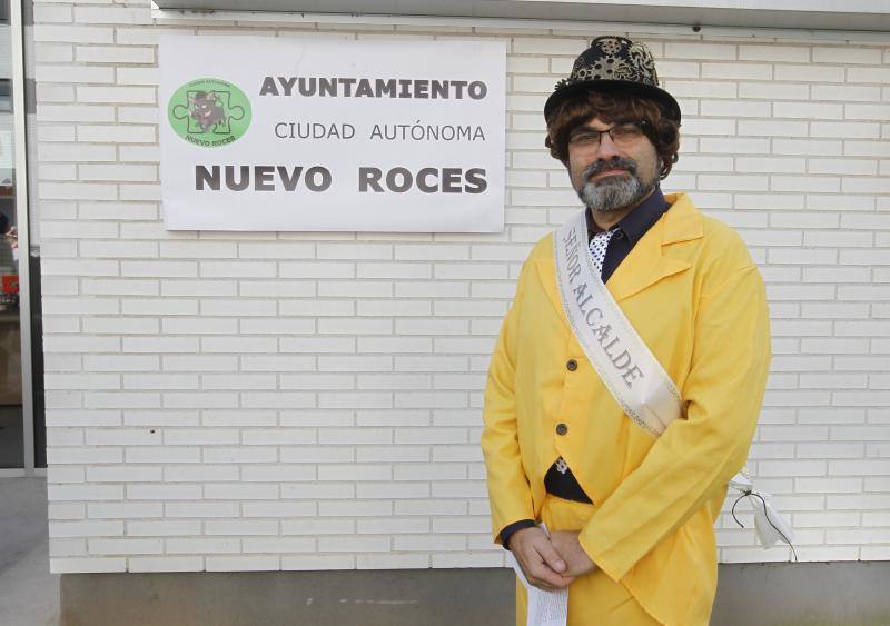 El barrio gijonés inicia el carnaval con una denuncia por la falta de servicios.