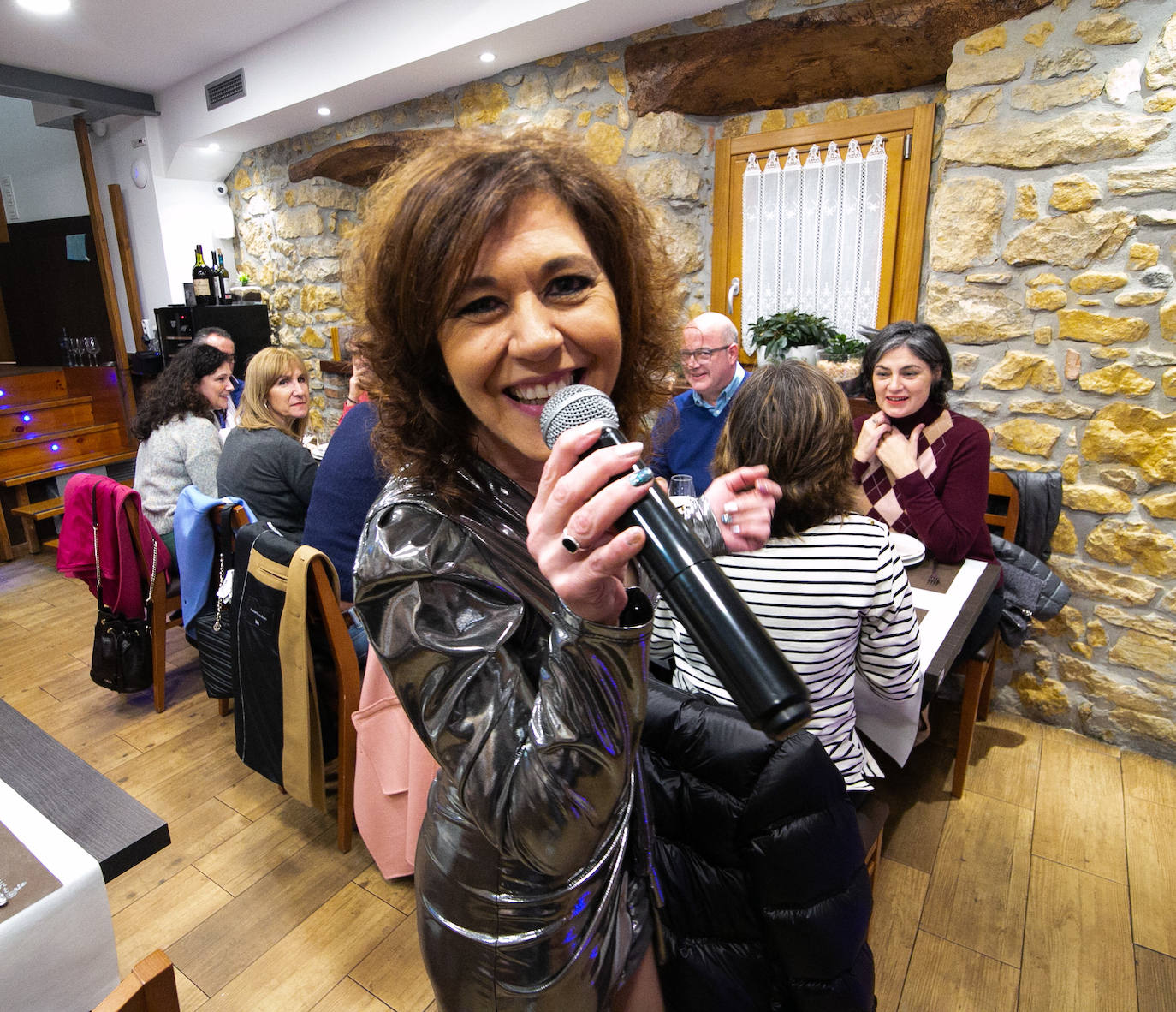 El XIV Certamen de Cancios de Chigre de Pola de Siero, patrocinado por EL COMERCIO, llenó, un año más, los locales de la capital sierense de música y buen ambiente de mano de once tertulias.