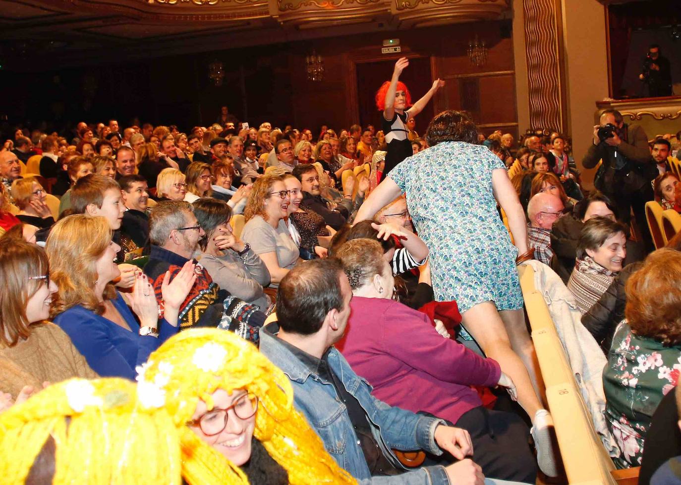 La primera jornada del concurso en el Antroxu gijonés reivindicó un «mundo más limpio» y abordó los sueños frustrados.